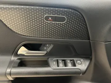 GLA 180 ACC LED Navi R-Cam TeiLeder SHZ KlimaAu