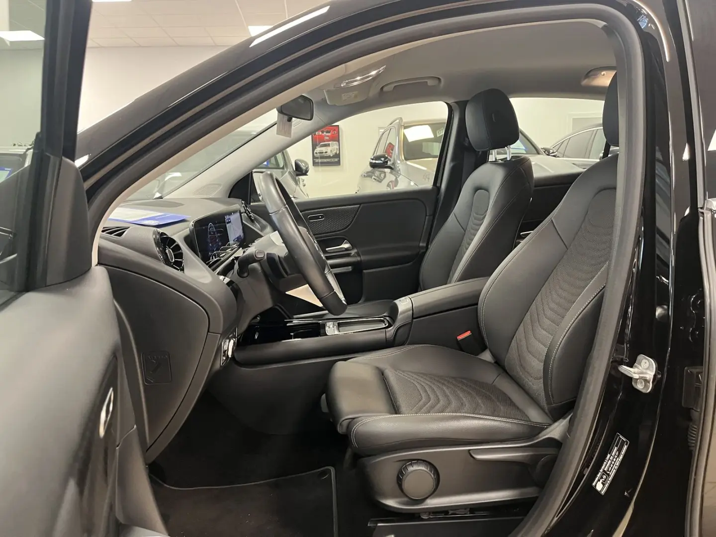 GLA 180 ACC LED Navi R-Cam TeiLeder SHZ KlimaAu