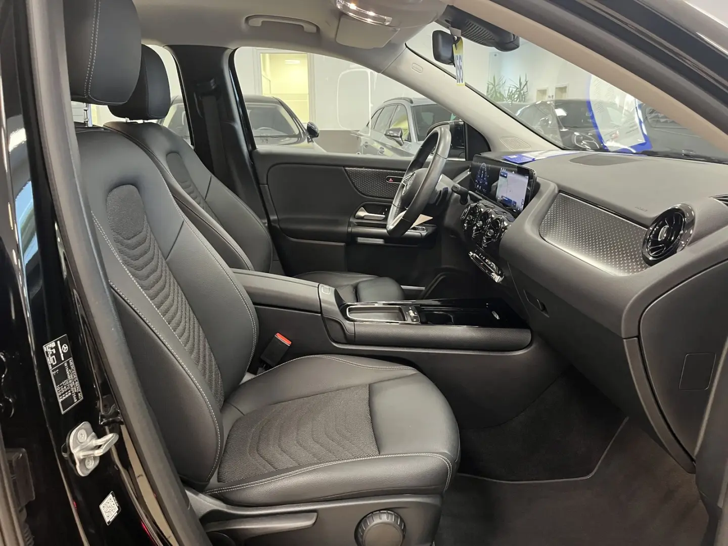 GLA 180 ACC LED Navi R-Cam TeiLeder SHZ KlimaAu