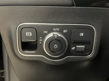 GLA 180 ACC LED Navi R-Cam TeiLeder SHZ KlimaAu