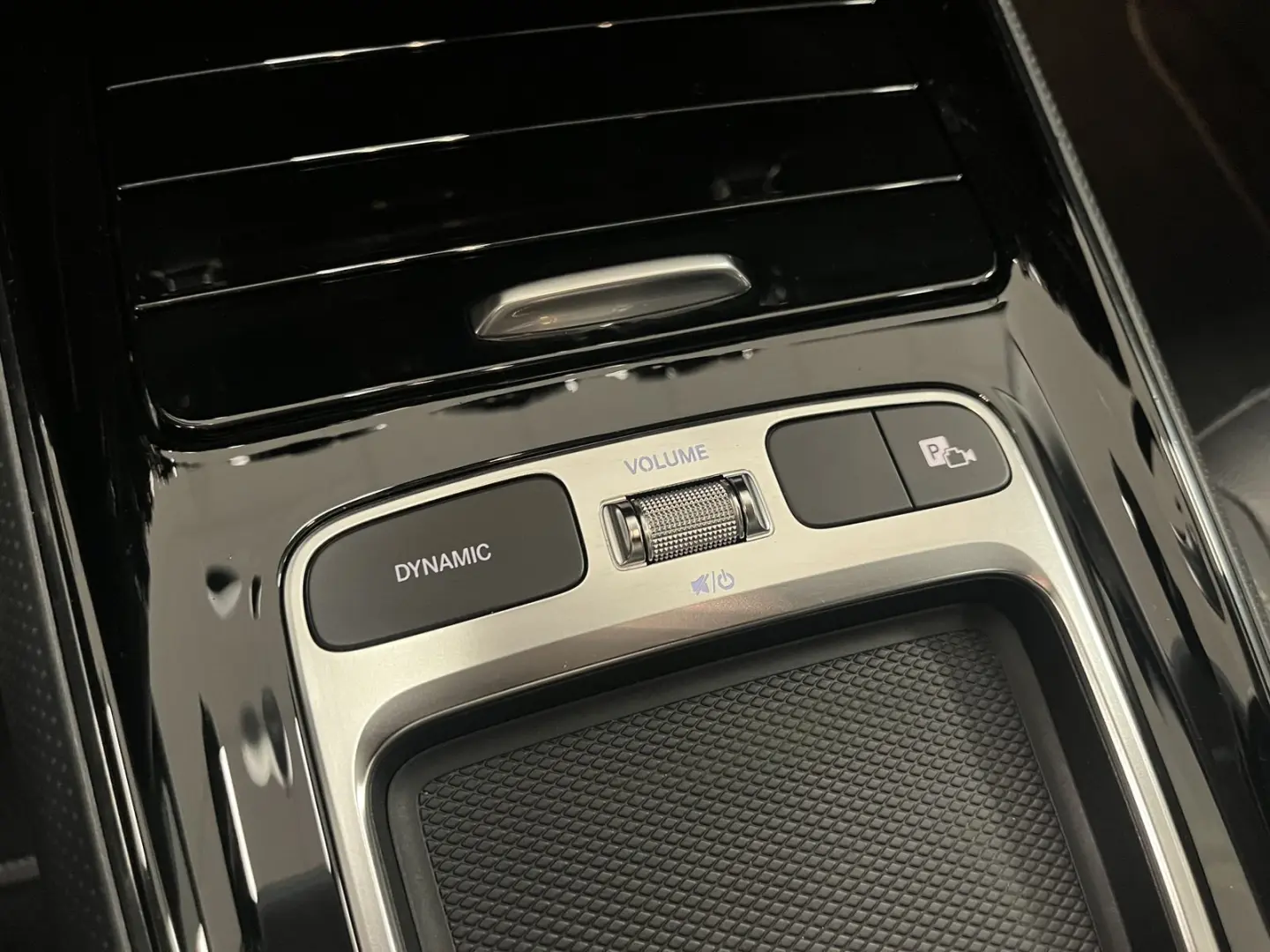 GLA 180 ACC LED Navi R-Cam TeiLeder SHZ KlimaAu