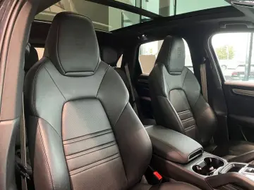 Cayenne Platinum Edition PCM PDLS Pano Sthz 21