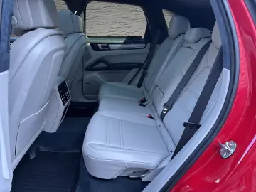 Cayenne e-Hybrid SportDesign - Carmine Red - Pan