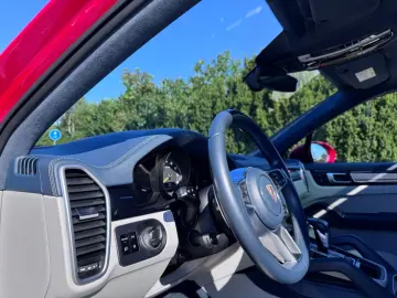 Cayenne e-Hybrid SportDesign - Carmine Red - Pan