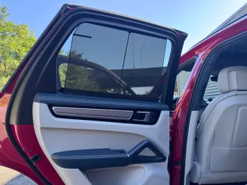 Cayenne e-Hybrid SportDesign - Carmine Red - Pan