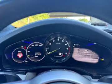 Cayenne e-Hybrid SportDesign - Carmine Red - Pan