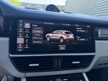 Cayenne e-Hybrid SportDesign - Carmine Red - Pan