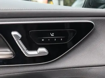 GLC 300 4M AMG-Sport LED Cam Pano AHK Stdhz 19'