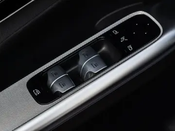 GLC 300 4M AMG-Sport LED Cam Pano AHK Stdhz 19'