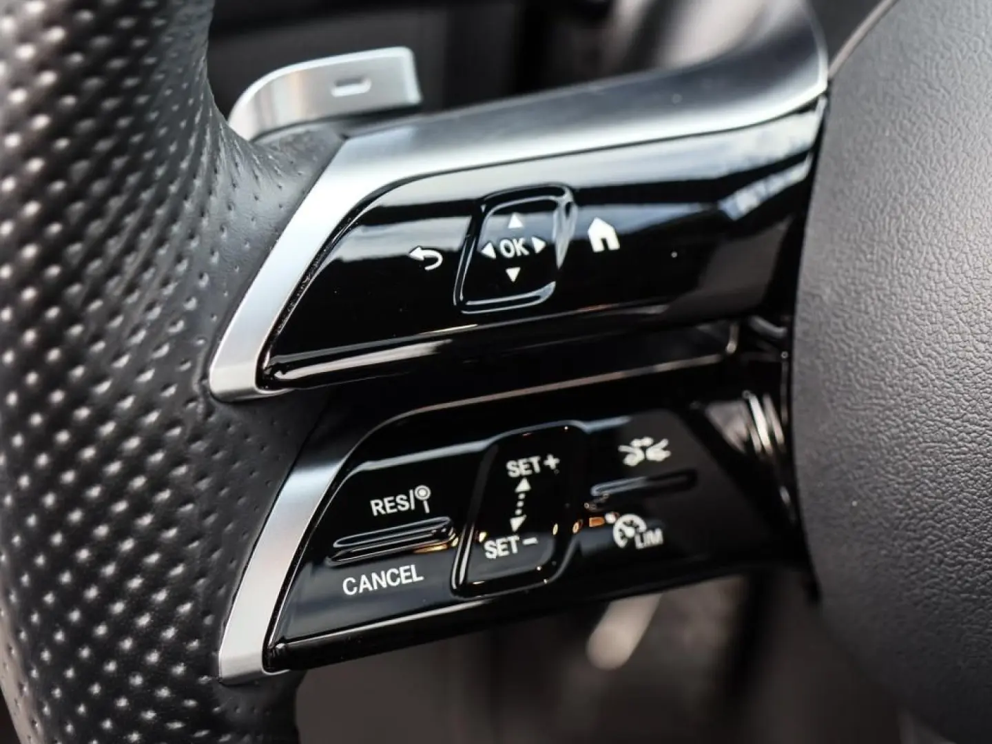 GLC 300 4M AMG-Sport LED Cam Pano AHK Stdhz 19'