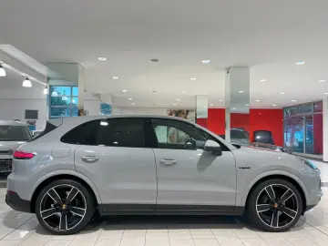 Cayenne E-Hybrid Platinum Edition Pano