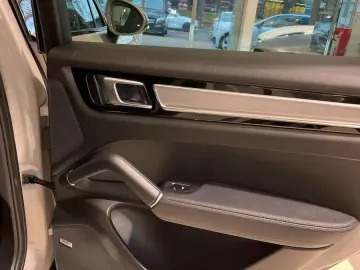 Cayenne E-Hybrid Platinum Edition Pano