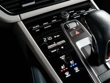 Cayenne Coupe PLATINUM EDITION KAM TOT BOSE
