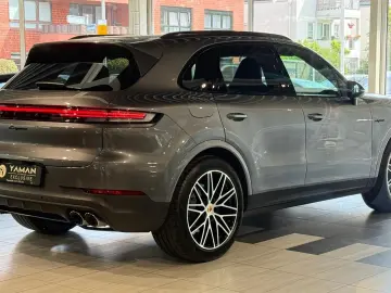 Cayenne E-Hybrid InnoDrive Head-Up Luftf. 18-Weg