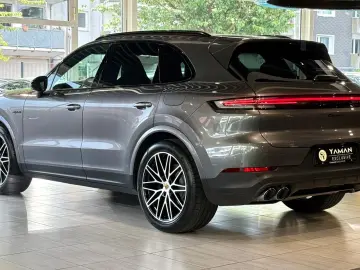 Cayenne E-Hybrid InnoDrive Head-Up Luftf. 18-Weg