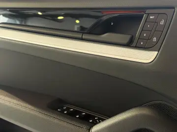 Cayenne E-Hybrid InnoDrive Head-Up Luftf. 18-Weg