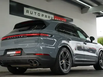 Cayenne E-Hybrid PANO P-Display HUD AHK 18W ACC