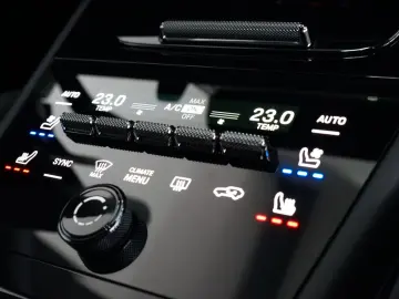 Cayenne E-Hybrid PANO P-Display HUD AHK 18W ACC