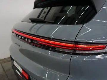 Cayenne E-Hybrid PANO P-Display HUD AHK 18W ACC
