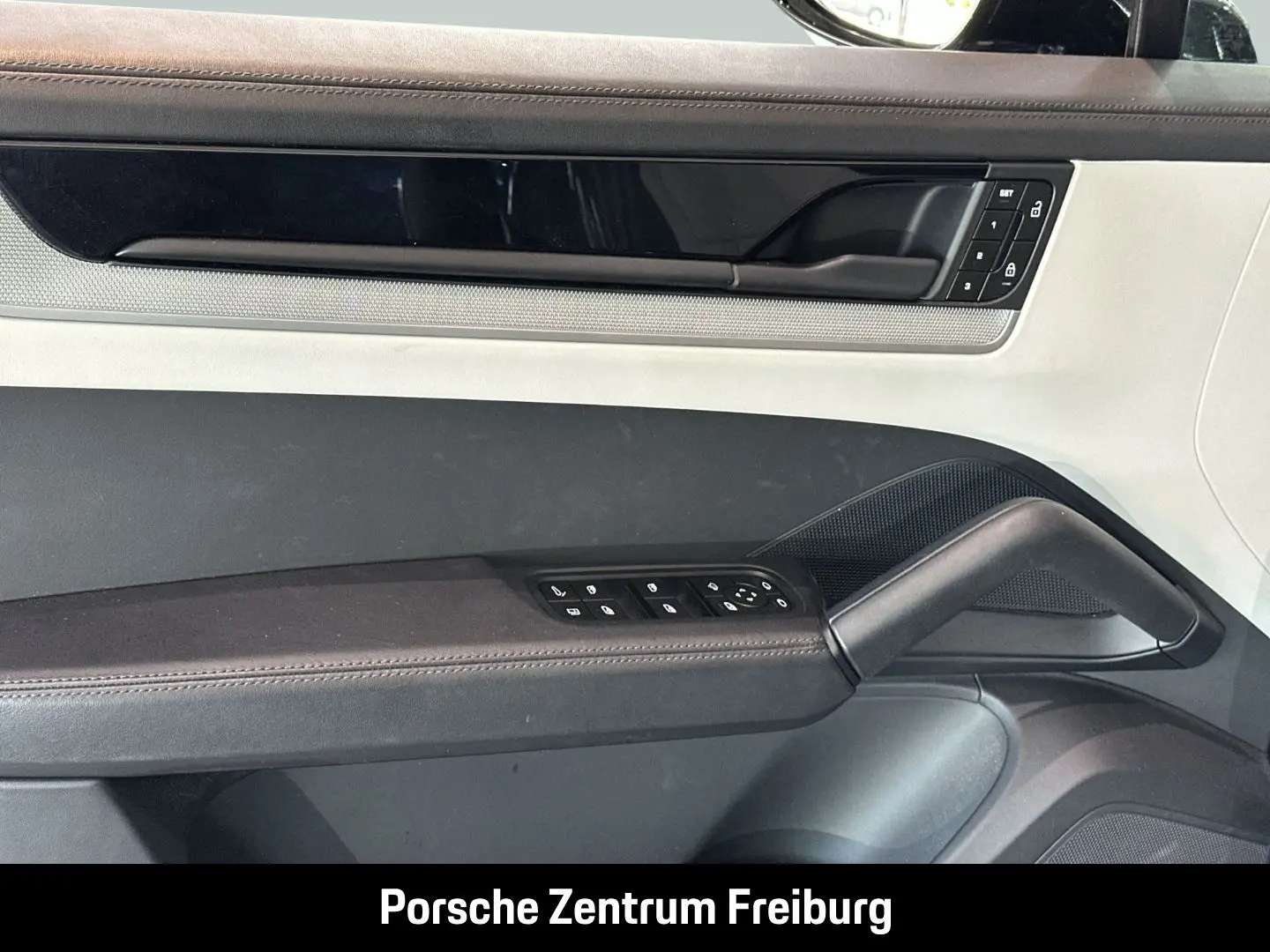 Cayenne E-Hybrid BOSE Luftfederung LED-Matrix