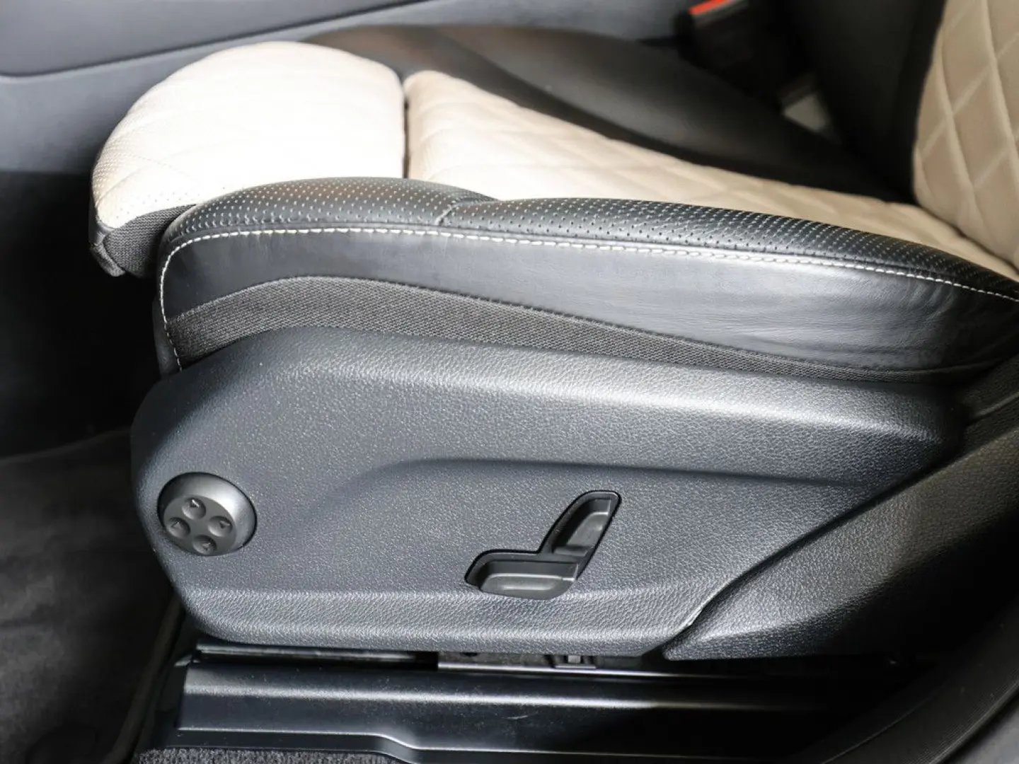 GLC 300 e 4M Coupé AMG Sport designo AHK Distr.