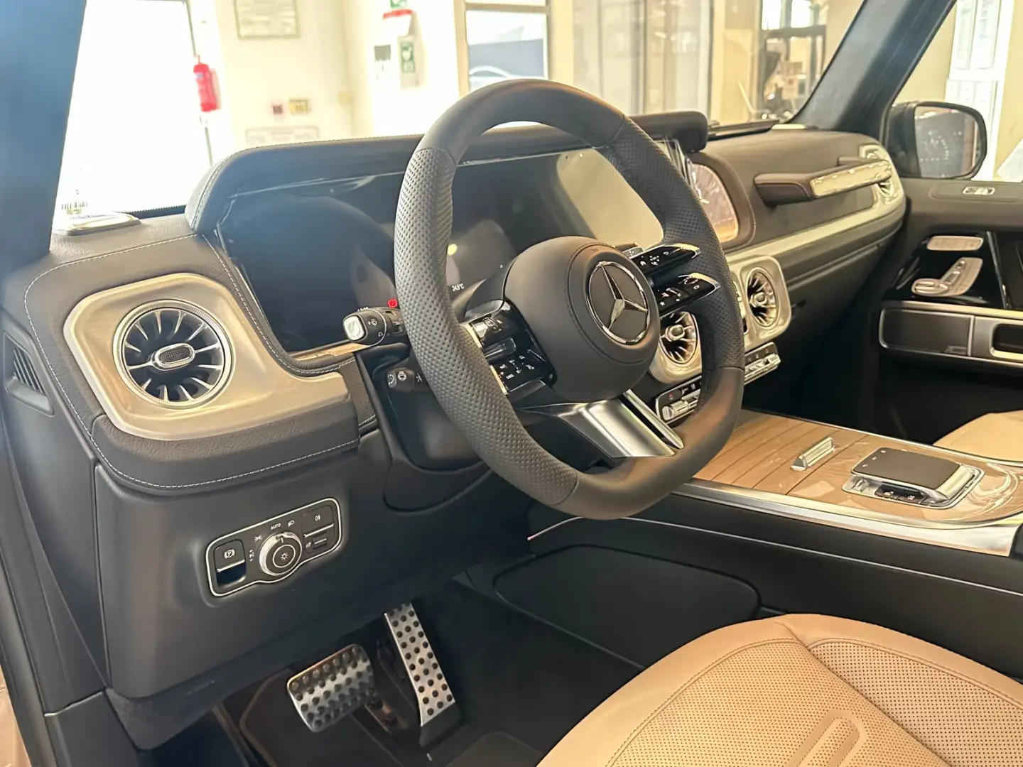 Mercedes-Benz G 580  AMG NIGHT LEDER-BEJ BIRMANI