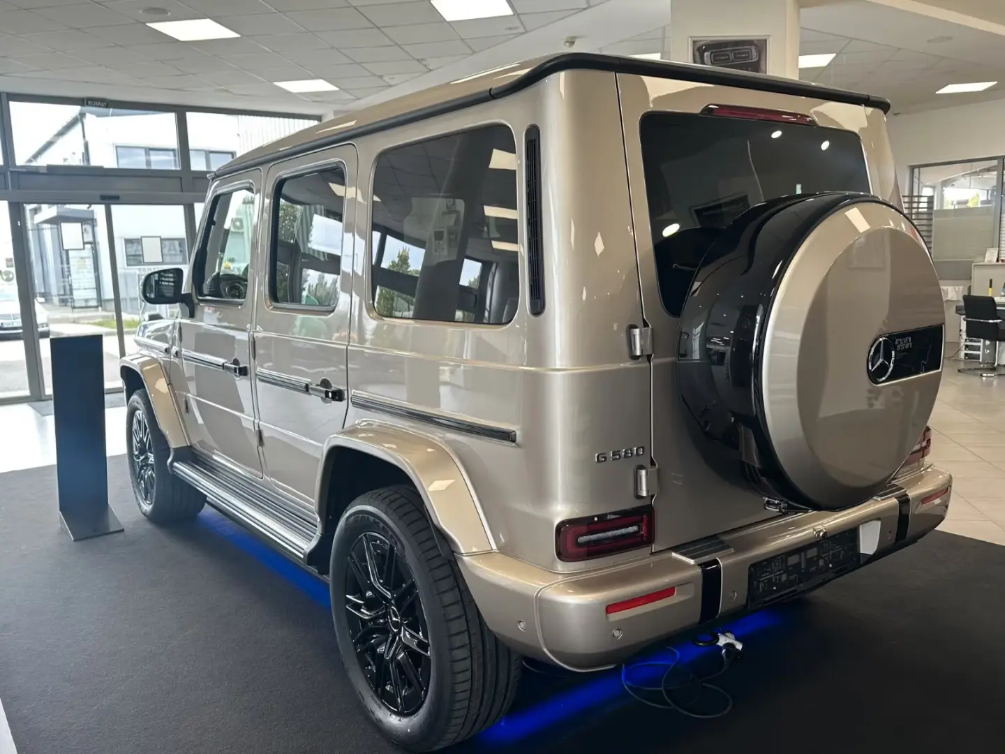 Mercedes-Benz G 580  AMG NIGHT LEDER-BEJ BIRMANI