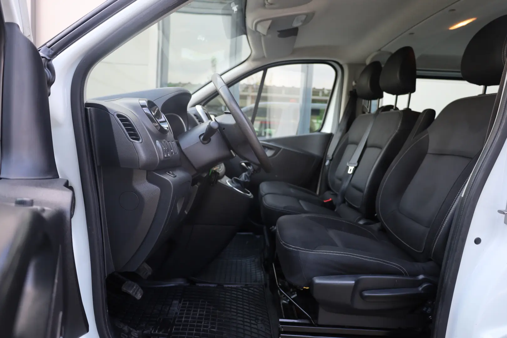 Renault Trafic L2H1 6 locuri 2.0 120CP