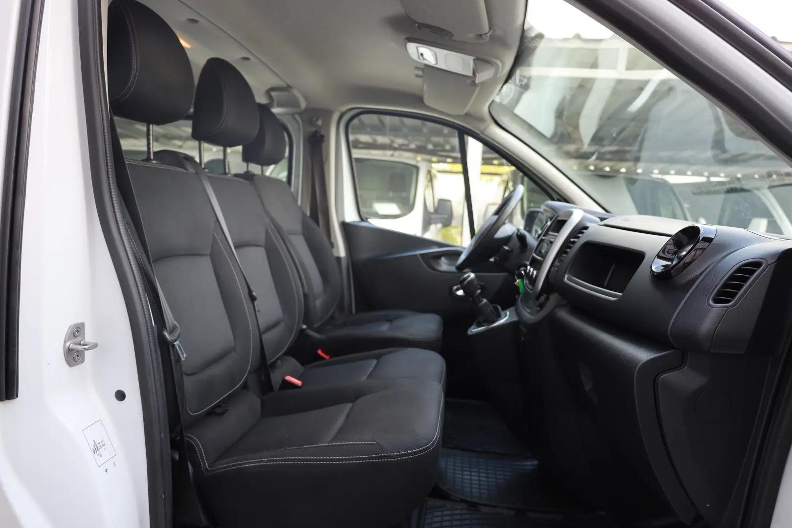 Renault Trafic L2H1 6 locuri 2.0 120CP