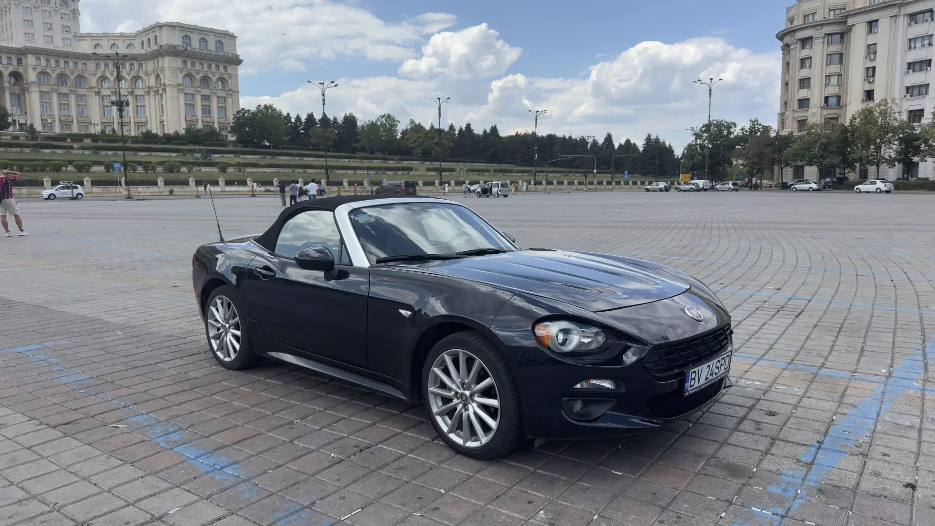 Fiat 124 Spider (MX-5 Miata)