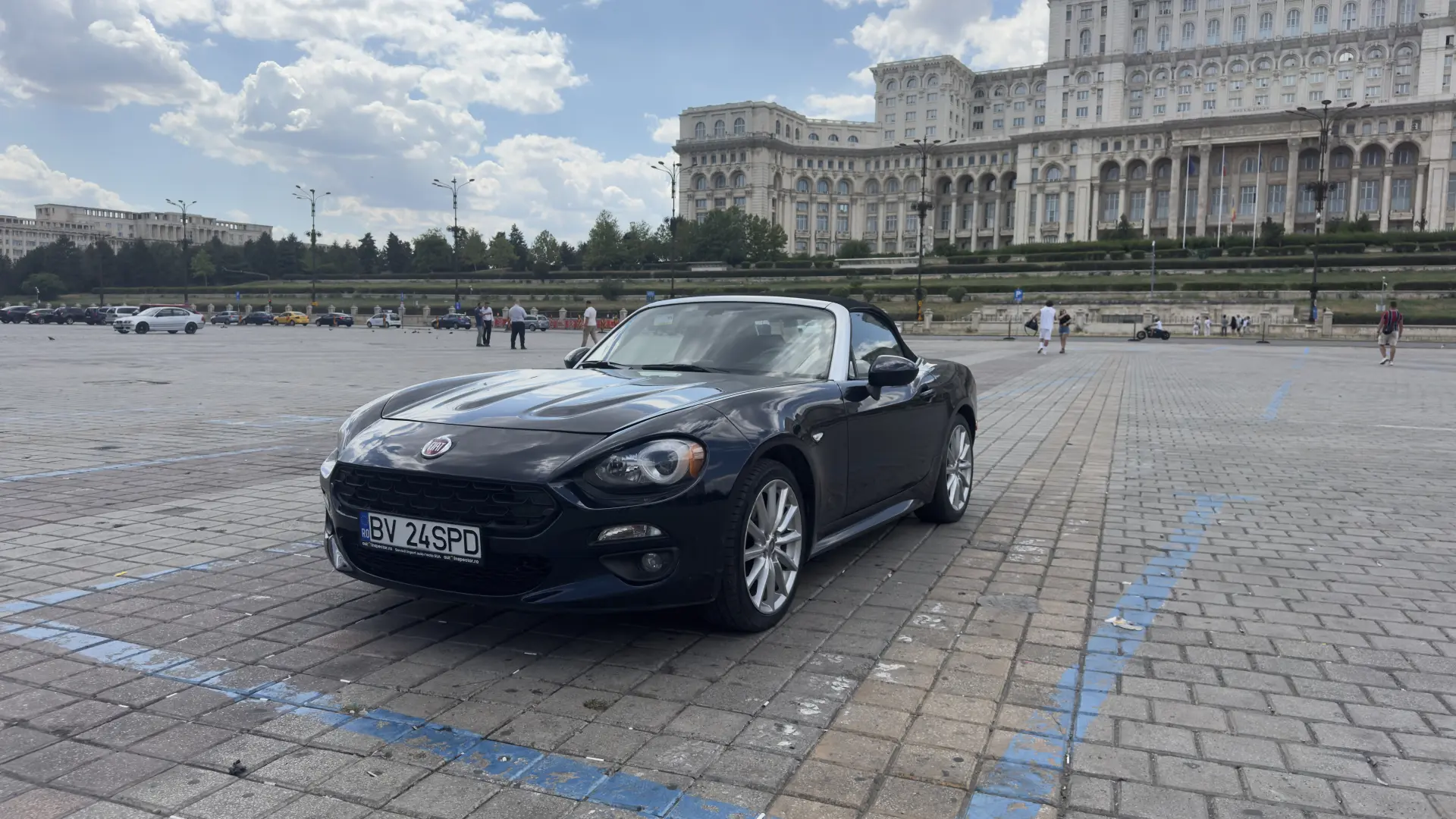 Fiat 124 Spider (MX-5 Miata)