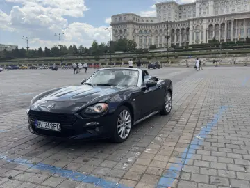Fiat 124 Spider (MX-5 Miata)