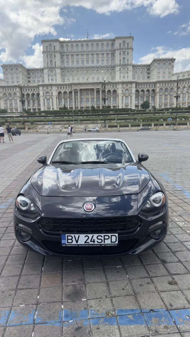 Fiat 124 Spider (MX-5 Miata)