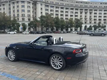 Fiat 124 Spider (MX-5 Miata)
