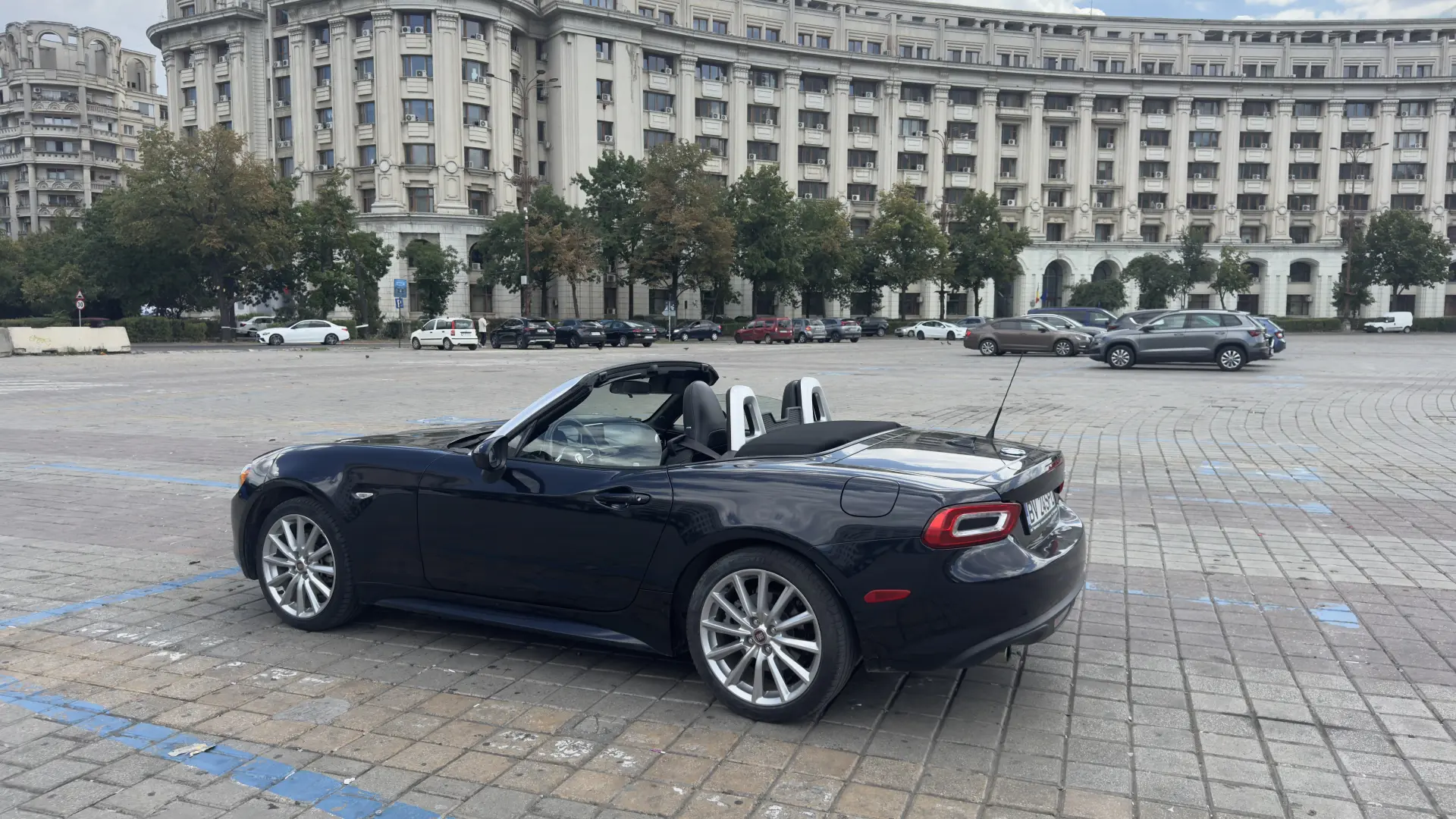 Fiat 124 Spider (MX-5 Miata)