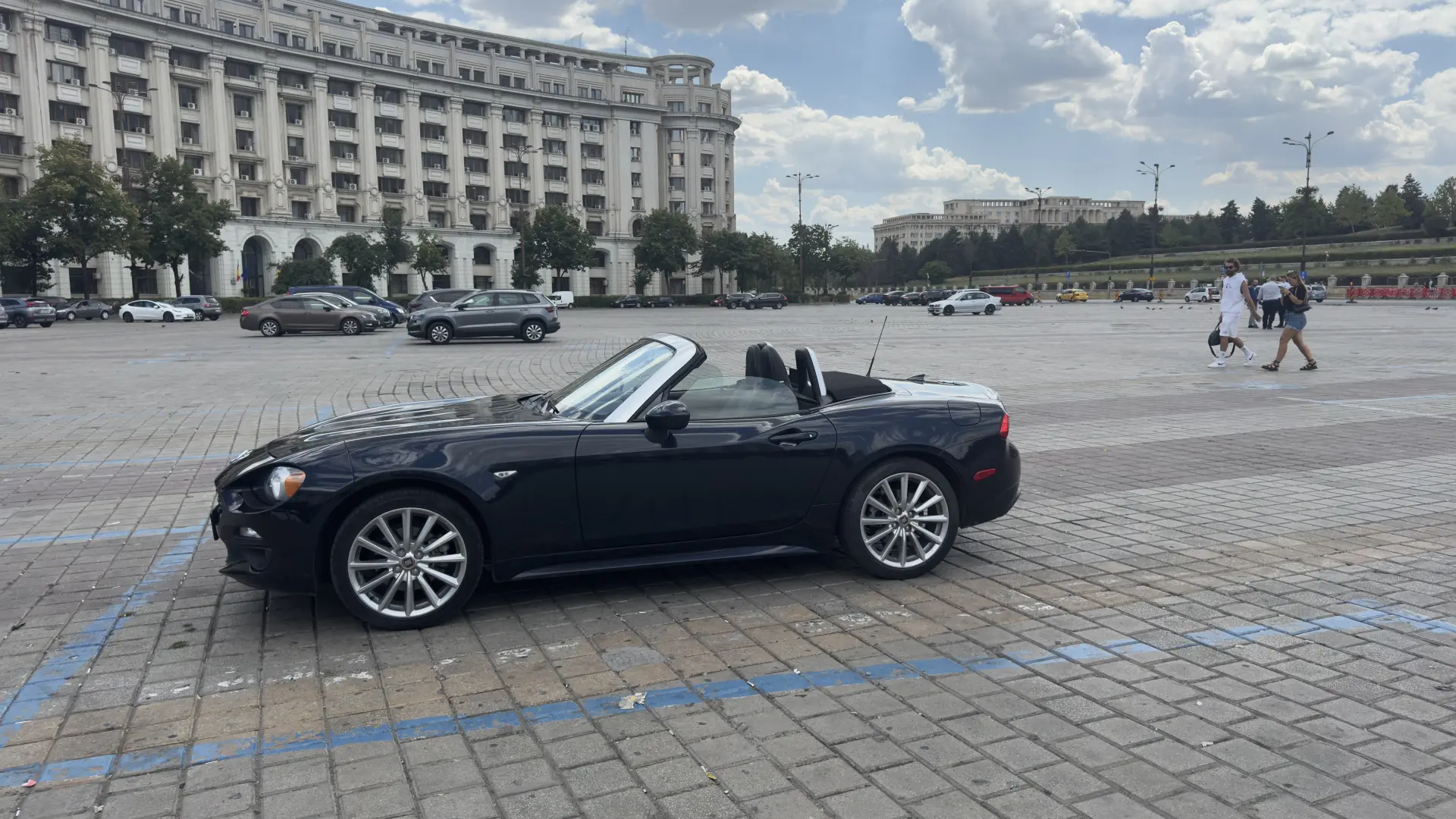 Fiat 124 Spider (MX-5 Miata)