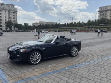 Fiat 124 Spider (MX-5 Miata)