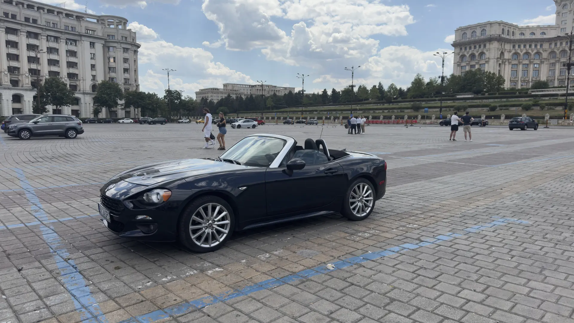 Fiat 124 Spider (MX-5 Miata)