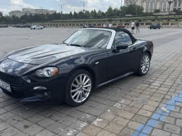 Fiat 124 Spider (MX-5 Miata)