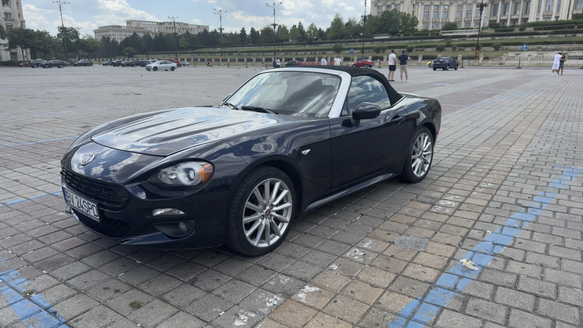Fiat 124 Spider (MX-5 Miata)