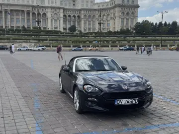 Fiat 124 Spider (MX-5 Miata)