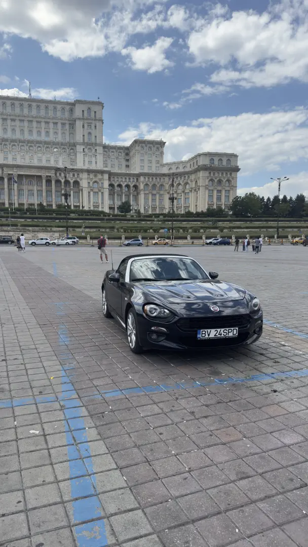 Fiat 124 Spider (MX-5 Miata)