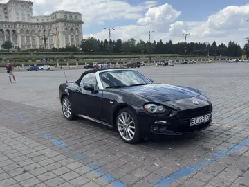 Fiat 124 Spider (MX-5 Miata)