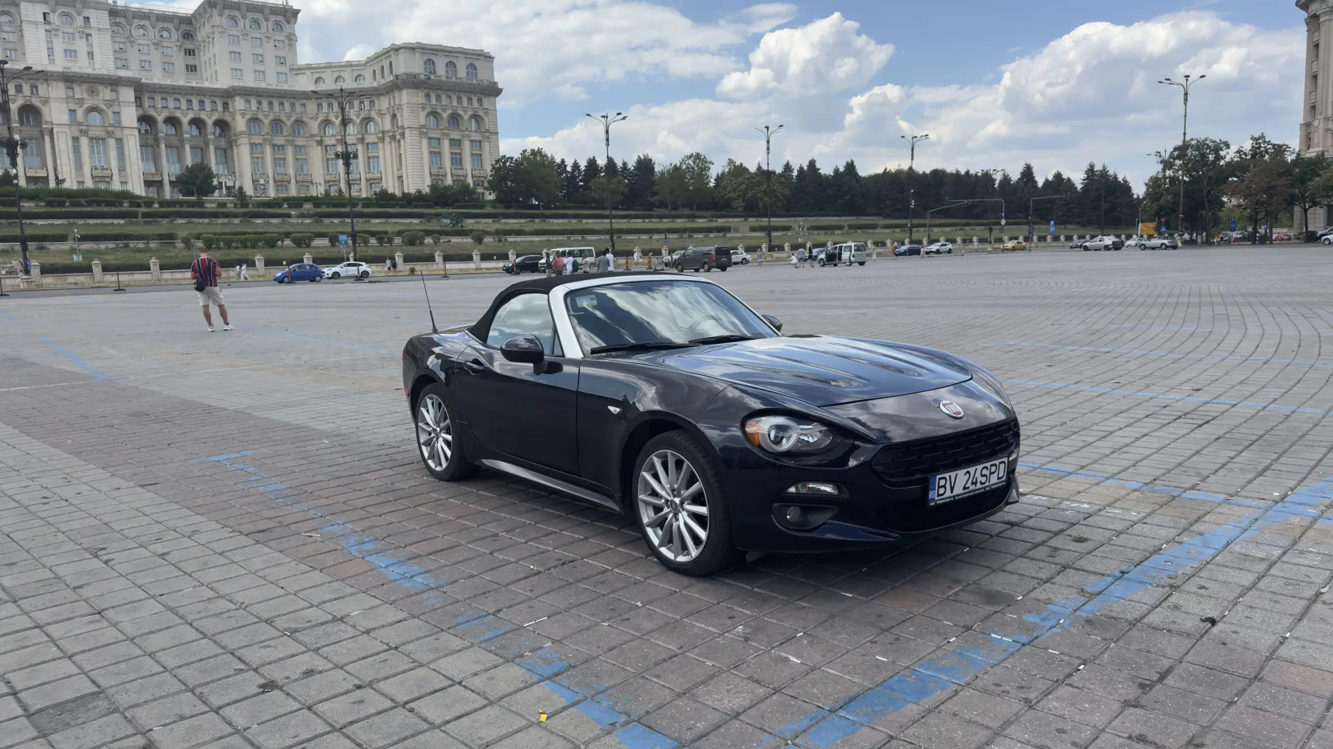 Fiat 124 Spider (MX-5 Miata)