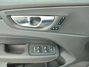 XC60 Core 2WD AHK-klappbar Navi Digitales Cockpi