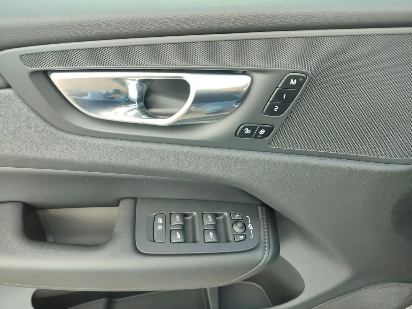 XC60 Core 2WD AHK-klappbar Navi Digitales Cockpi