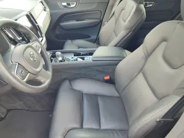 XC60 Core 2WD AHK-klappbar Navi Digitales Cockpi