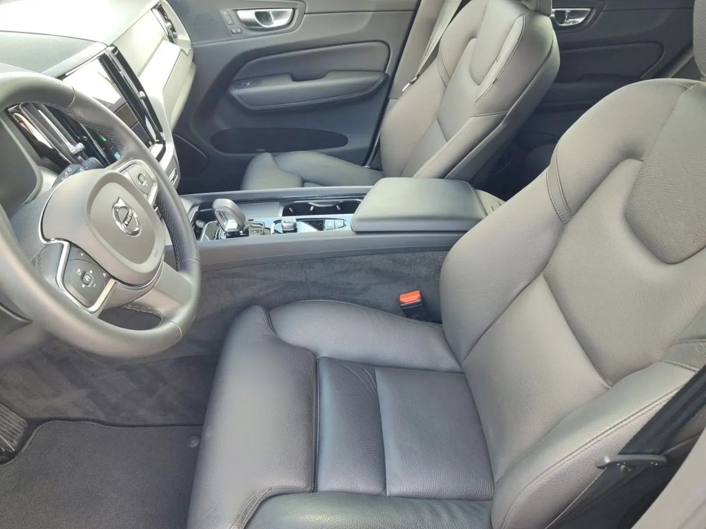 XC60 Core 2WD AHK-klappbar Navi Digitales Cockpi