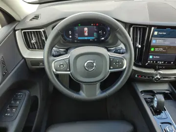 XC60 Core 2WD AHK-klappbar Navi Digitales Cockpi
