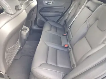 XC60 Core 2WD AHK-klappbar Navi Digitales Cockpi